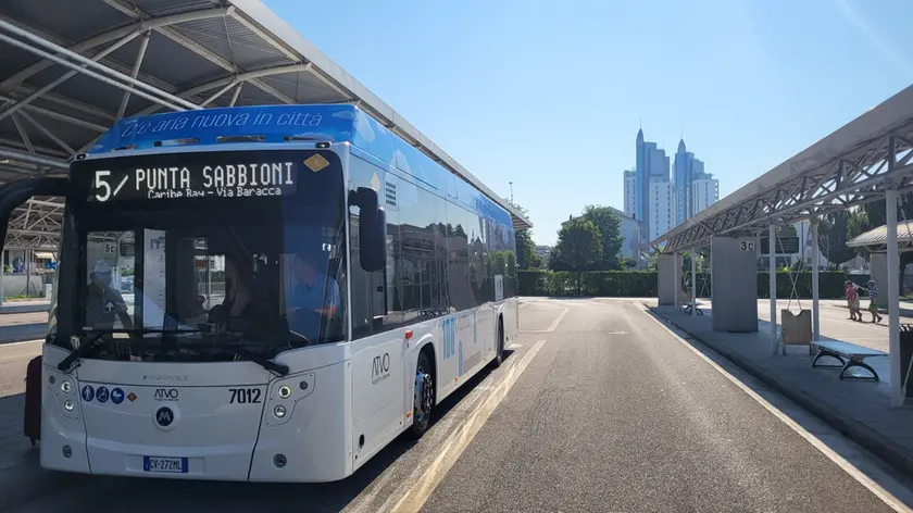 Uno dei bus 100% elettrici che è stato fermato