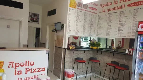 L’interno della pizzeria Apollo alla Bissuola