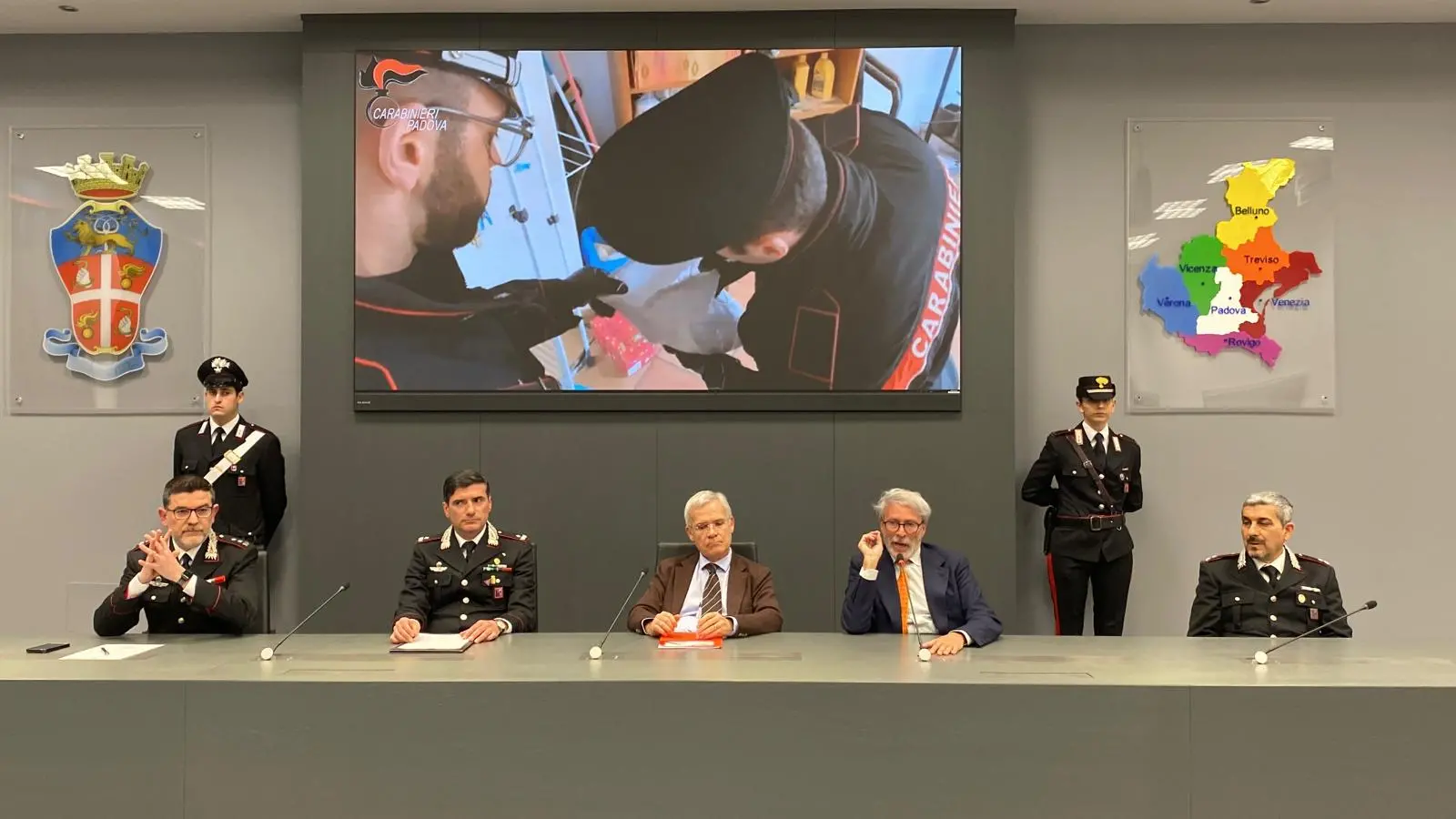 La conferenza stampa di presentazione dell'operazione al Comando provinciale die Carabinieri di Padova