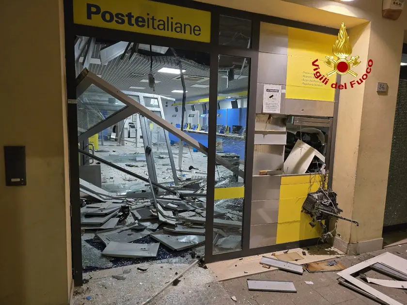 La devastazione all'ufficio postale di Noale
