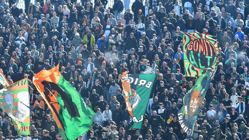 La curva sud del Penzo come si presentava nella partita contro il Napoli