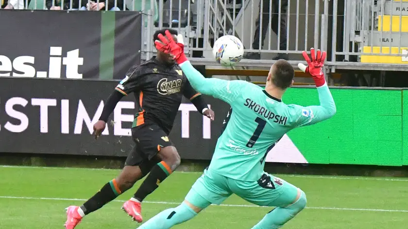 Il gol sbagliato da Yeboah nell'ultima gara persa col Bologna (Foto Interpress)