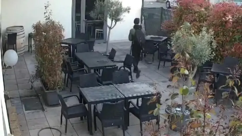 Il ladro che ha tentato di rubare all'enoteca Piper di Zelarino