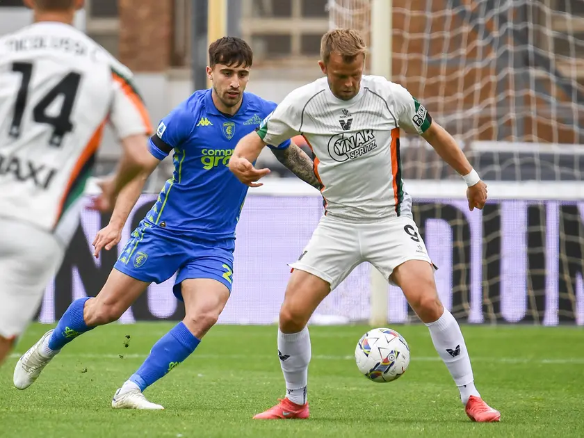 Christian Gytkjaer (Venezia) e Mattia Viti (Empoli)