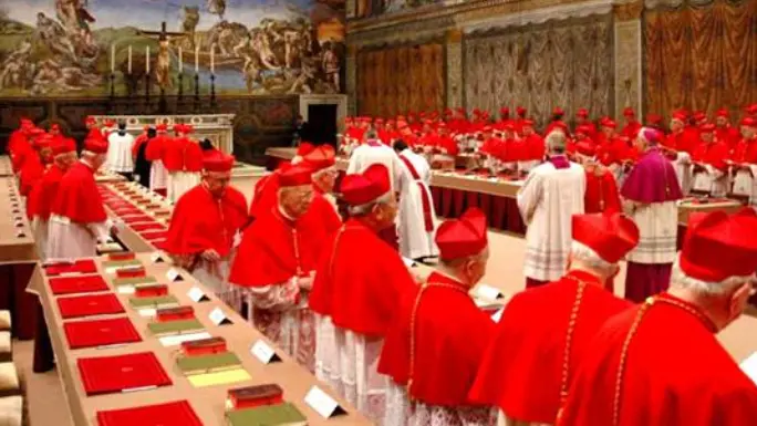 I cardinali impegnati nell'elezione del Papa in conclave