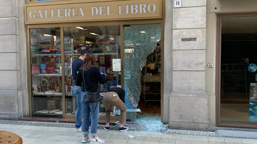 La spaccata alla libreria
