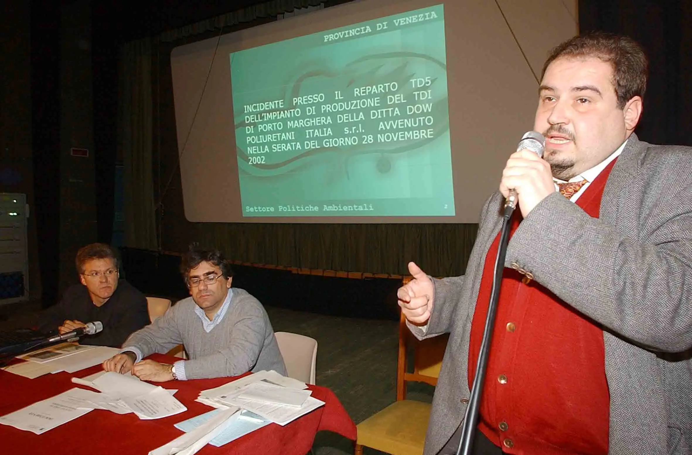 DIBATTITO DI DS, CGIL, VERDI E RIFONDAZIONE COMUNISTA SULL'INCENDIO DEL TDI AL PETROLCHIMICO IN PIEDI ROBERTO TURETTA