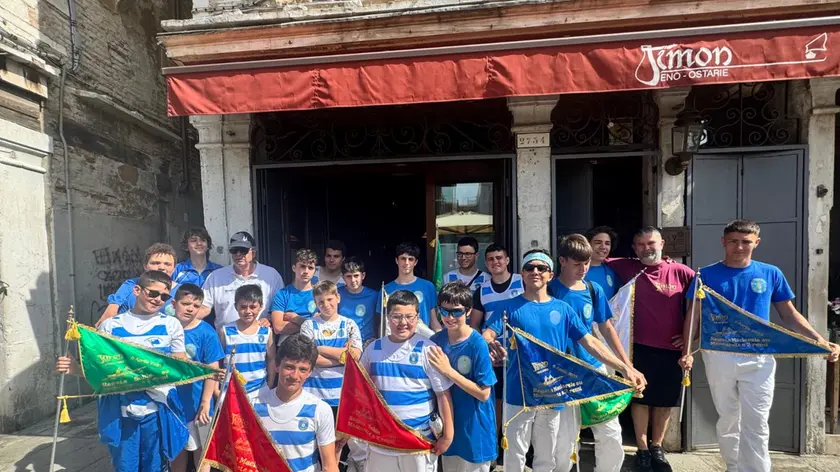Le premiazioni fuori dal ristorante Al Timon