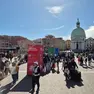 Il piazzale di Santa Lucia a Venezia con il totem sul contributo d'accesso