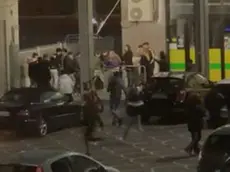 Un fermo immagine del video della rissa in piazzale Europa a Sottomarina