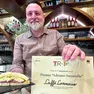 Nicola Nesto del bar Caffè Commercio di piazza Ferretto con il suo tramezzino al tonno pinna gialla