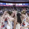 Le ragazze dell’Umana festeggiano la vittoria in gara-4 al Taliercio contro la Famila Schio