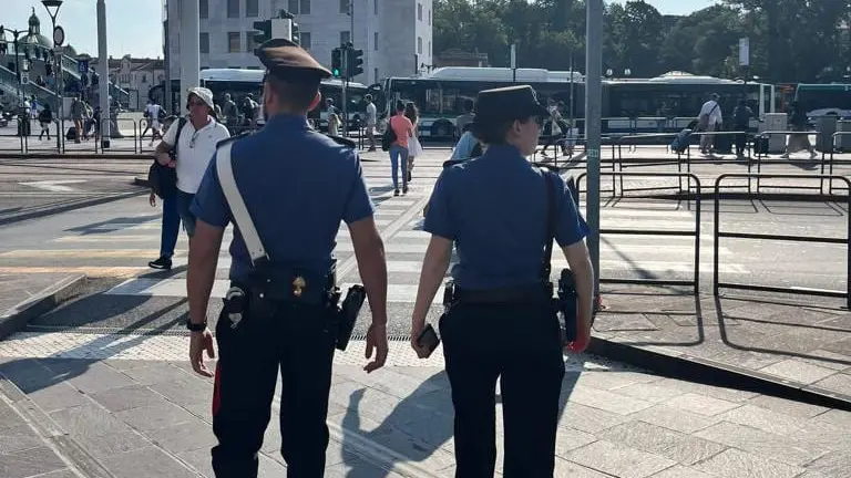 Carabinieri a piazzale Roma