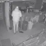 Un’immagine del ladro dentro il wine bar