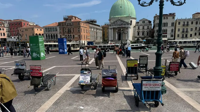 A Venezia smantellata una gang di facchini abusivi