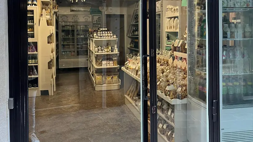 Il negozio preso di mira dai ladri a San Samuele