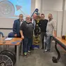Il ministro delle Imprese e del made in Italy Adolfo Urso tra i lavoratori della Speedline di Santa Maria di Sala
