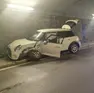 L’auto della futura sposa finita contro la parete del tunnel della stazione
