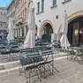 Sedie e tavolini per bere l’aperitivo