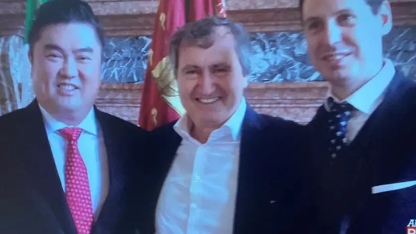 Da sinistra, Chiat Kwong Ching e Luigi Brugnaro