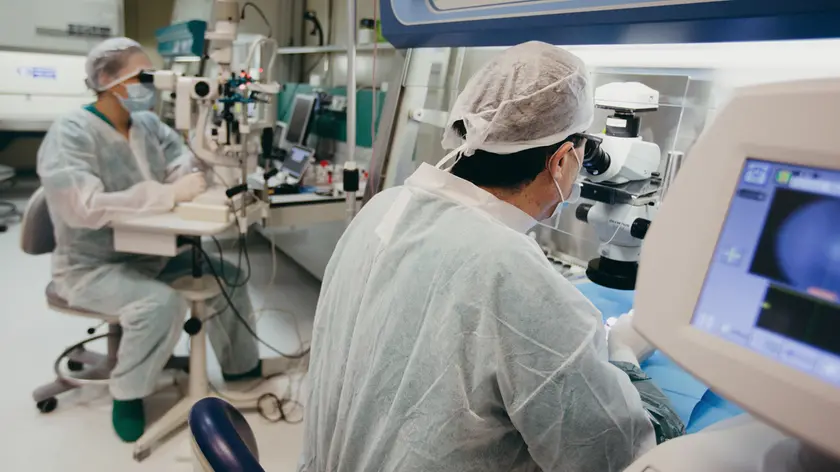 Ricercatori della Fondazione Banca degli occhi all'ospedale dell'Angelo di Mestre