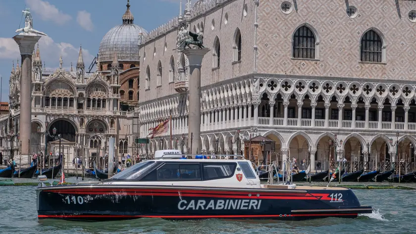 Una pattuglia dei carabinieri a Venezia