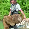 L'ultimo pescatore Dario Caovilla con le anguille pescate con le reti