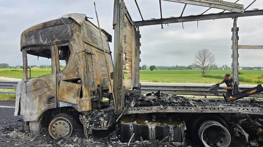 Autostrade Alto Adriatico - incendio mezzo San Stino di Livenza (direzione Ve)