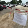L’avviso di sequestro affisso all’entrata del parcheggio (foto Lorenzo Pòrcile)