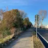 Il tratto di strada dove sorgerà il centro commerciale