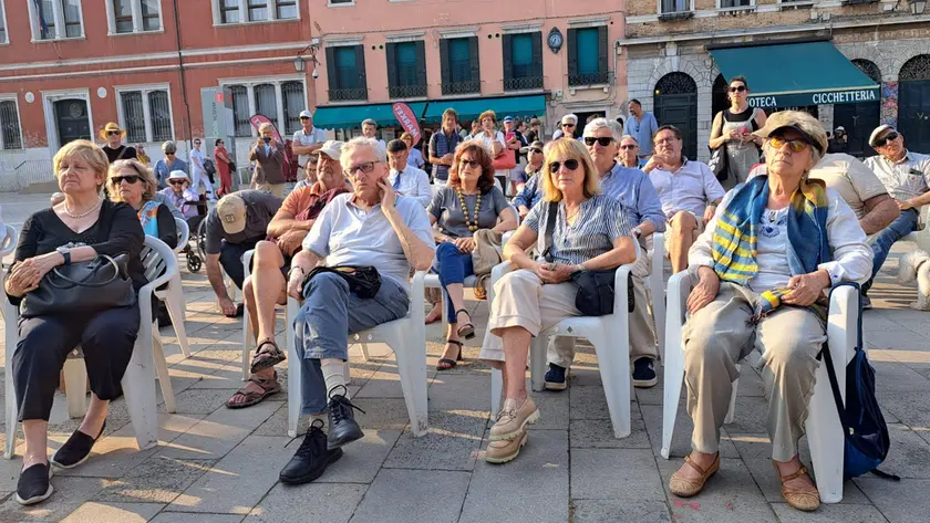 L’assemblea in via Garibaldi