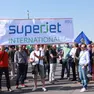 Una manifestazione dei lavoratori di Superjet