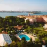 Un’immagine dell’hotel del lusso Clemente Palace Hotel