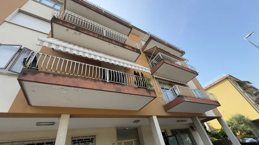 Il condominio di viale Sanremo dove sono intervenuti i vigili
