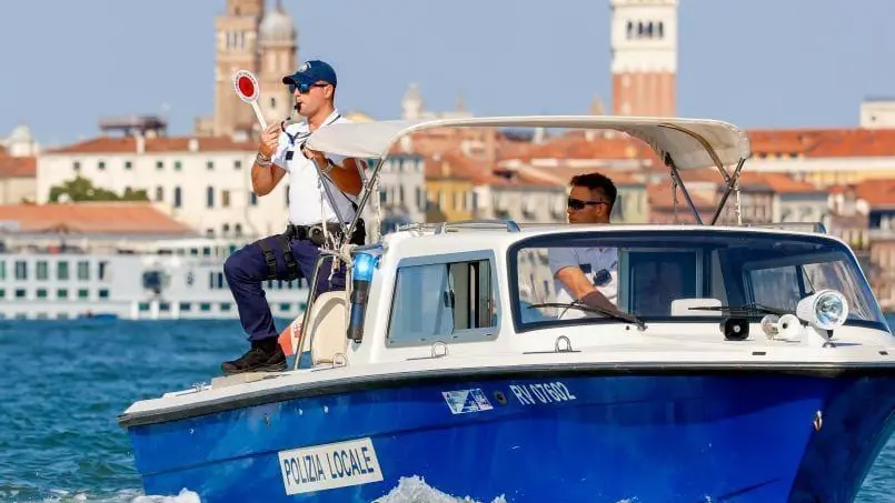 La polizia locale di Venezia in azione