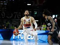 Tyler Ennis, qui in azione durante gli ultimi playoff contro la Virtus Bologna (Foto Editoriale Report)