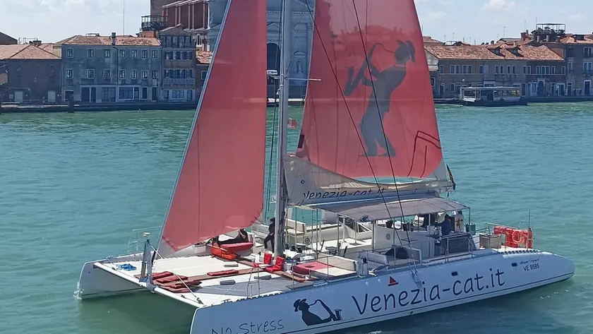 Il catamarano sequestrato