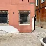 L’imbocco di calle Zen, dove si è consumata l’aggressione