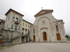 La chiesa di Revine, il paese piange la piccola Viviana