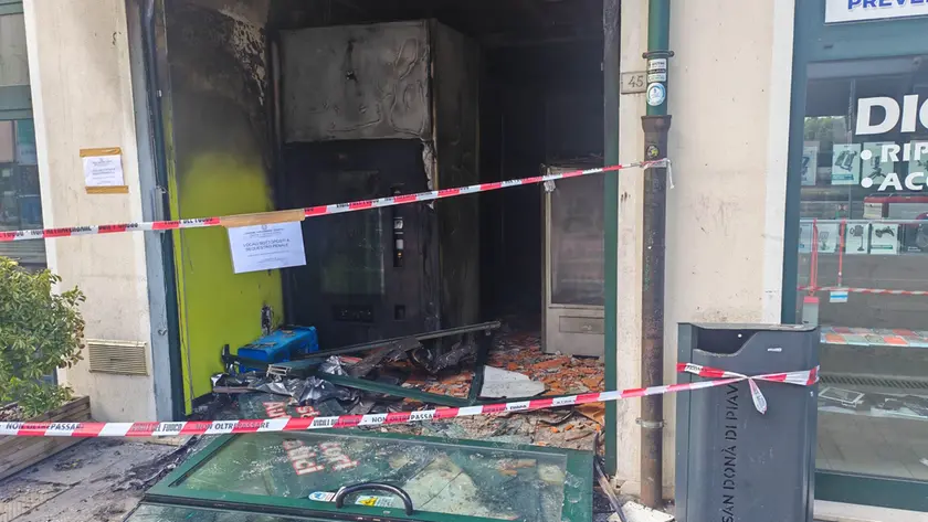 I danni dopo l'incendio