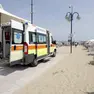Un intervento dell'ambulanza in spiaggia