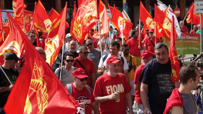 La manifestazione dei metalmeccanici a Mestre per il rinnovo del contratto (ph Pòrcile)