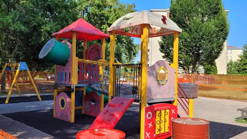 Lo scivolo dell’area giochi del parco Baseggio