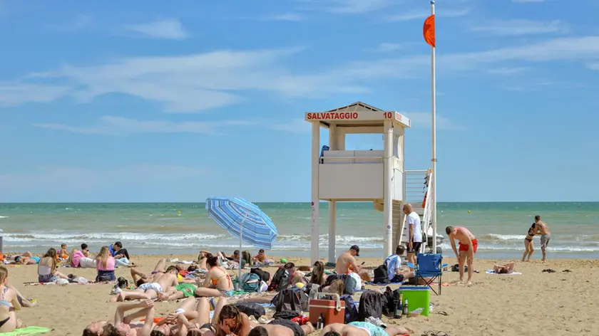 Turisti in spiaggia a Jesolo