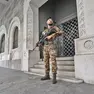 Militari davanti alla Sinagoga di Trieste (Lasorte)