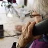 Un'ottantenne di Salzano è stata beffata da una venditrice a domicilio