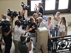 Claudio Sterpin circondato dai giornalisti. Foto Lasorte