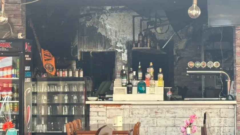 I danni al Koenig pub di Jesolo (foto Bortoluzzi)