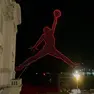 Il logo di Jordan realizzato con i droni sul cielo di Trieste (Silvano)