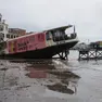 Venezia, i danni causati dall'acqua alta del 2019: vaporetto incagliato in Riva degli Schiavoni